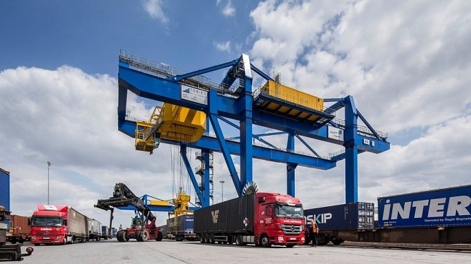 Tín hiệu và cảnh báo trong hoạt động thương mại 2 tháng đầu năm