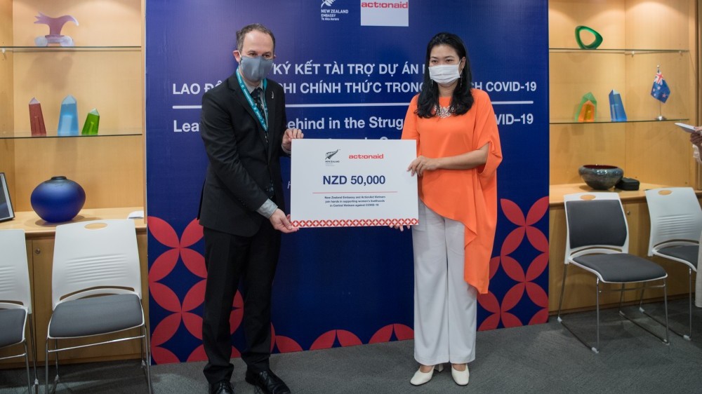 New Zealand tặng gần 800 triệu đồng giúp lao động nữ Việt Nam vượt qua đại dịch