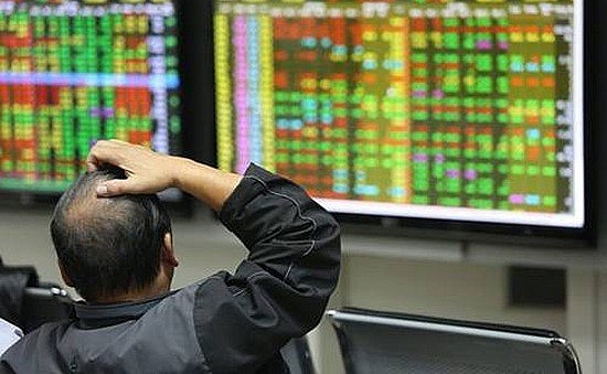 Cơn khủng hoảng tại HOSE: Nhọc nhằn nới chiếc áo cũ đã chật Cơn khủng hoảng tại HOSE: Nhọc nhằn nới chiếc áo cũ đã chật