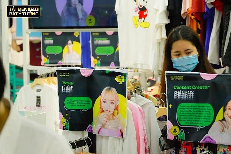 Người tham gia Gian hàng thần tượng có thể mua những sản phẩm từ thương hiệu lớn với giá cả hợp lý, góp phần vào quỹ trồng rừng của Chiến dịch Tắt đèn Bật ý tưởng 2021.