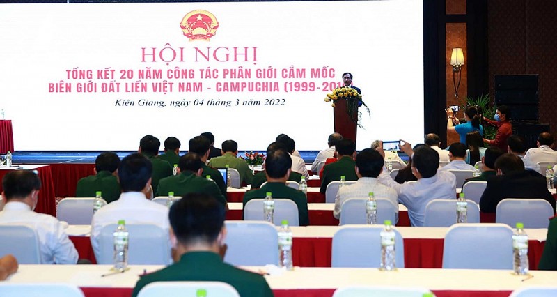 Ngoại giao trong tuần: 20 năm công tác phân giới cắm mốc biên giới đất liền Việt Nam-Campuchia; Bảo hộ công dân tại Ukraine Ngoại giao trong tuần: 20 năm công tác phân giới cắm mốc biên giới đất liền Việt Nam-Campuchia; Nỗ lực bảo hộ công dân ở Ukraine