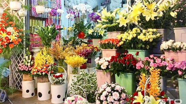 Hoa tươi tăng giá, trang sức, mỹ phẩm tung khuyến mãi kích cầu dịp 8/3
