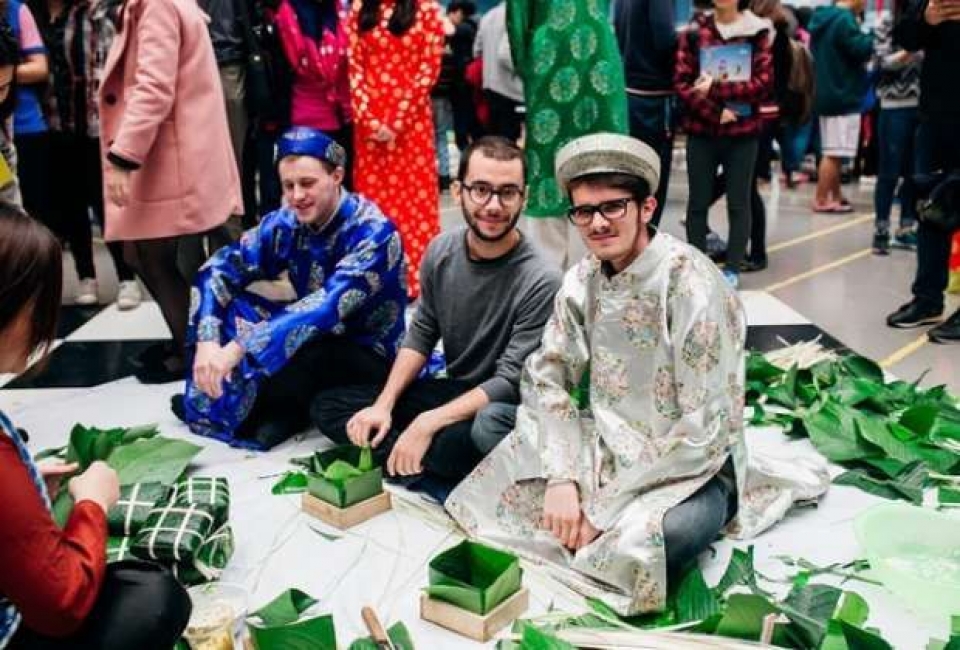 nhieu sinh vien quoc te se den viet nam thuc tap