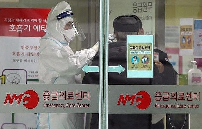 Người Hàn Quốc lũ lượt về nước tránh dịch Covid-19