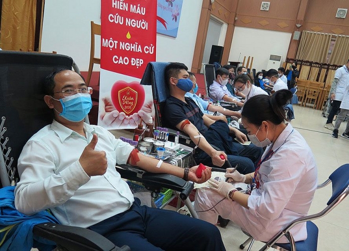 Hội Chữ thập đỏ Việt Nam kêu gọi hội viên phòng dịch Covid-19, vận động hiến máu an toàn hoi chu thap do viet nam keu goi hoi vien phong dich covid 19 van dong hien mau an toan