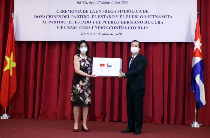 Trao thư của Tổng Bí thư, Chủ tịch nước cùng quà tặng Cuba phòng dịch Covid-19 trao thu cua tong bi thu chu tich nuoc cung qua tang cuba phong dich covid 19