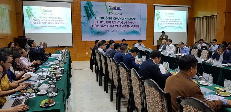 Khối ngoại ròng rã bán 18.700 tỷ đồng từ đầu năm, có nên quá quan ngại?