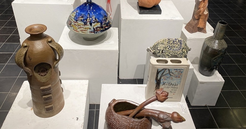 Trưng bày 75 tác phẩm gốm độc đáo tại Triển lãm mỹ thuật 'Sắc Hạ' 40 họa sĩ, nghệ nhân điêu khắc tham dự Triển lãm mỹ thuật 'Sắc Hạ'