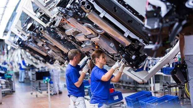 Rơi vào suy thoái kép, châu Âu tiếp tục 'ngấm đòn' Covid-19