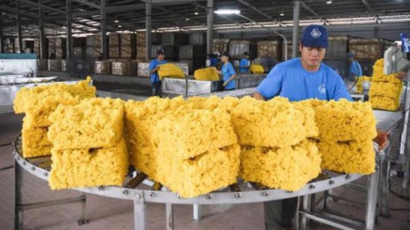 Xuất khẩu ngày 4-8/4: Hàng Việt sang Nga 'ngấm đòn' chiến sự; ngao Việt Nam 'hút' khách, 'có bao nhiêu Mỹ, Nhật Bản cũng mua hết'