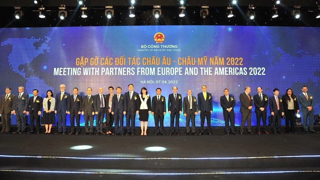 Siết chặt quan hệ kinh tế thương mại với các đối tác châu Âu – châu Mỹ