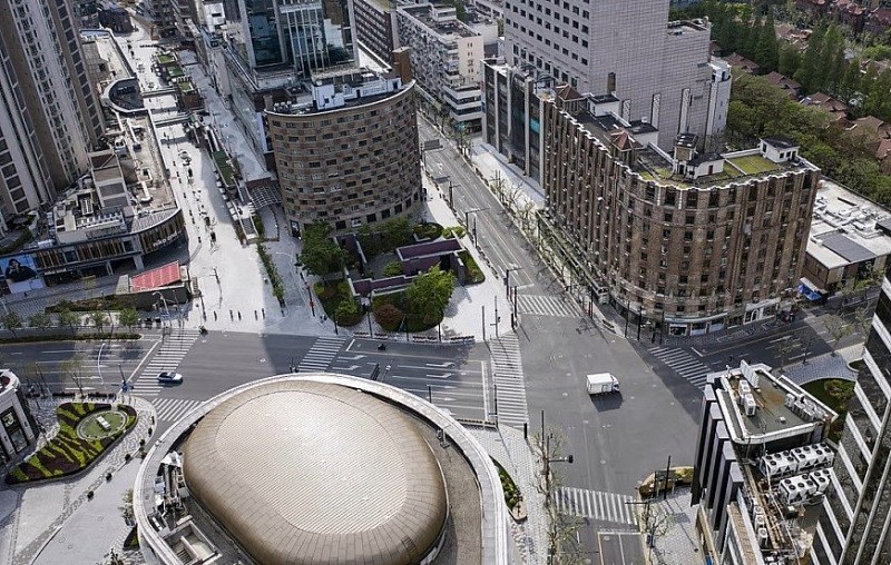 Tầng lớp trung lưu Trung Quốc 'bạc tóc' vì nợ