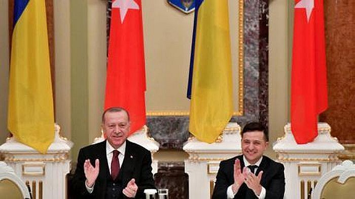 Tổng thống Thổ Nhĩ Kỳ Recep Tayyip Erdogan và người đồng cấp Ukraine Vladimir Zelensky tại buổi họp báo, ngày 10/4/2021. Tổng thống Thổ Nhĩ Kỳ Recep Tayyip Erdogan và người đồng cấp Ukraine Vladimir Zelensky tại buổi họp báo, ngày 10/4/2021.