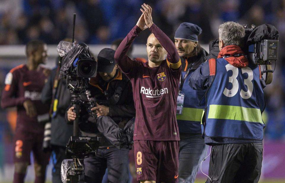 Iniesta rơi lệ sau danh hiệu cuối cùng giành được với Barcelona