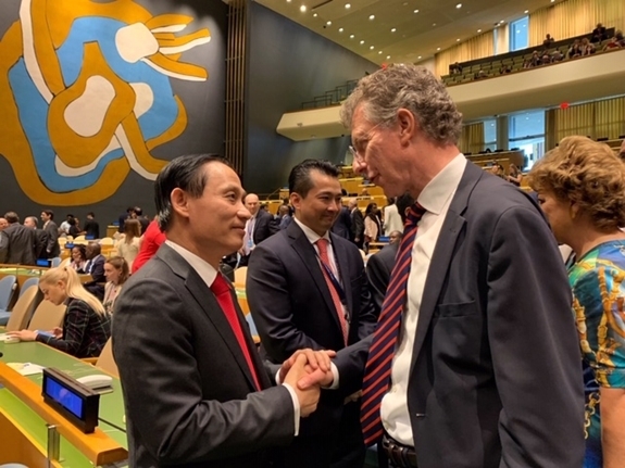 Giáo sư Carl Thayer: Tôi tin tưởng vào năng lực ngoại giao chuyên nghiệp của Việt Nam giao su carl thayer toi tin tuong vao nang luc ngoai giao chuyen nghiep cua viet nam