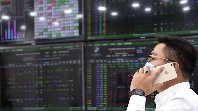 Thị trường chứng khoán tăng trưởng 'nóng', nhà đầu tư 'điên cuồng' dốc tiền mua cổ phiếu