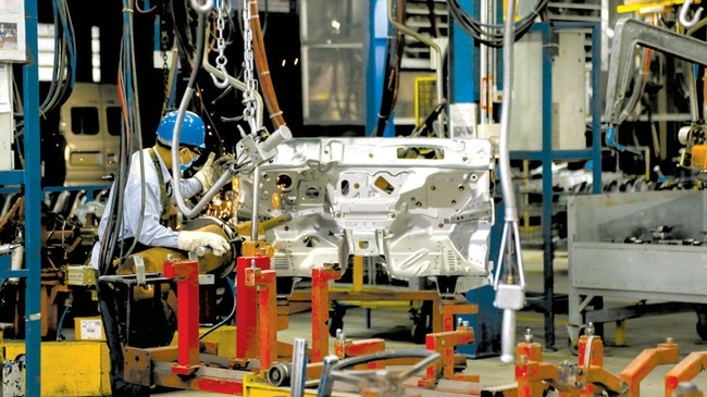 Trong 'tâm bão' Covid-19, công nghiệp chế biến, chế tạo vẫn trên đà khởi sắc