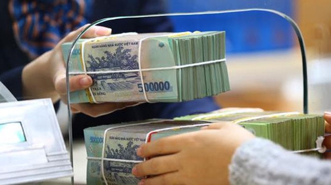 Tiền gửi ngân hàng tăng chậm lại, thanh khoản chưa đáng lo