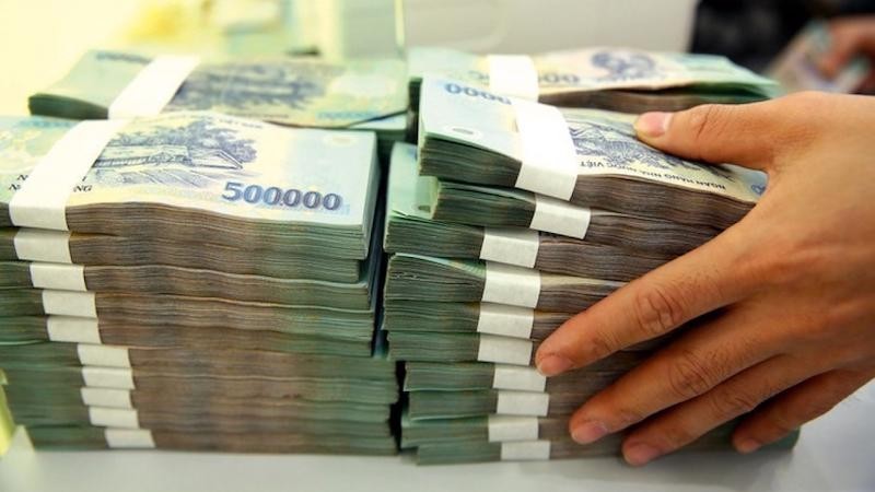 Lạm phát tăng 'nóng', ngân hàng 'đua' tăng lãi suất