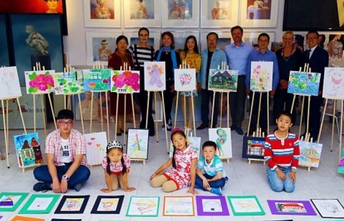 Nhà giàu Trung Quốc cho con du học từ thuở lên ba