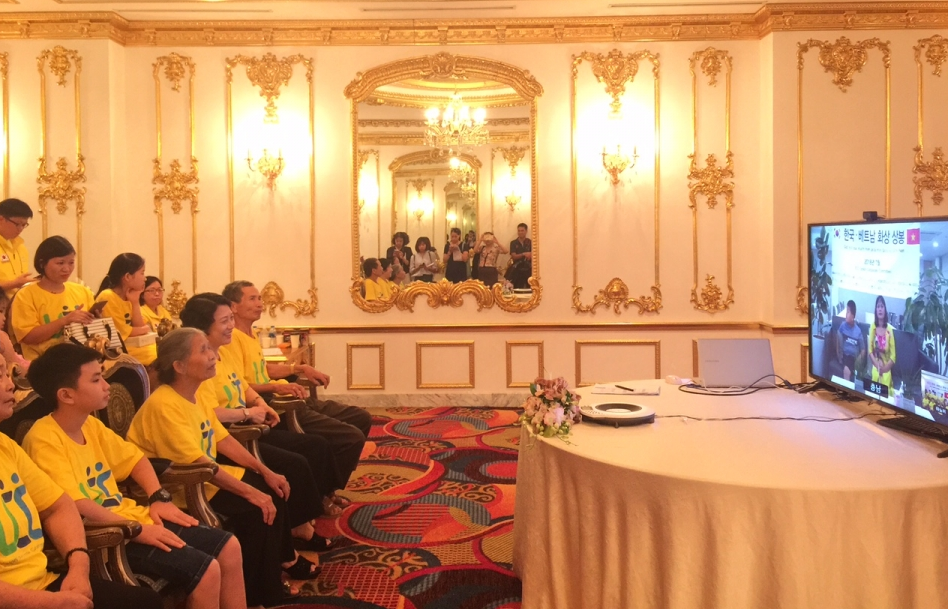 Giúp cô dâu Việt ở Hàn Quốc giao lưu trực tuyến với gia đình