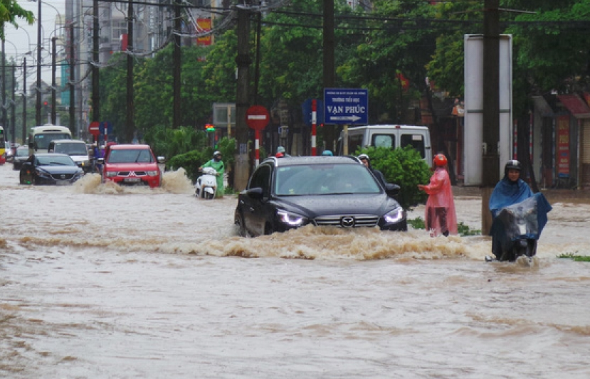 Hôm nay, Hà Nội sẽ tiếp tục mưa rất to, đề phòng giông lốc