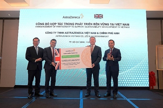 Anh tặng hệ thống điện mặt trời cho các trung tâm y tế Việt Nam anh tang he thong dien mat troi cho cac trung tam y te viet nam