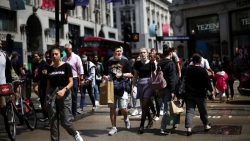 Sống chung với Covid-19 không có nghĩa sẽ bỏ qua tác hại của bệnh dịch với nhiều người