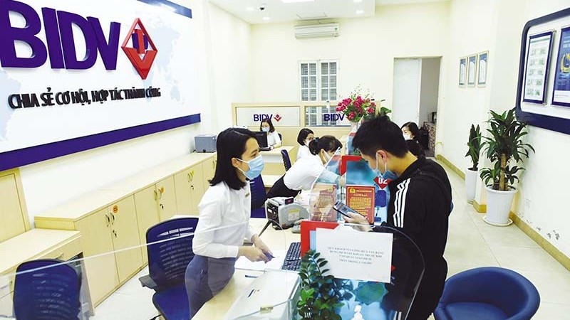 Ngân hàng lãi to, nhưng không dễ giảm lãi vay