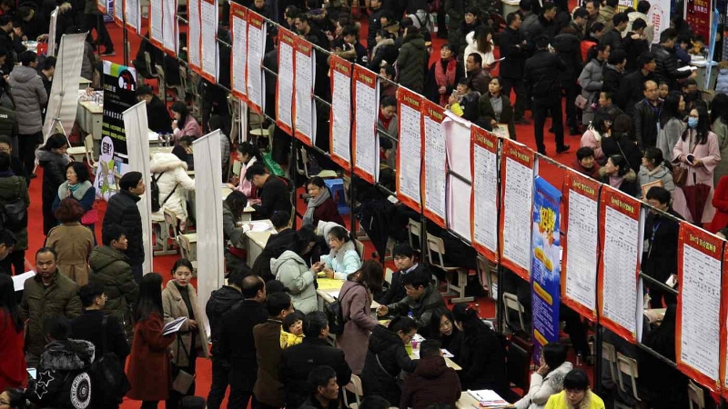 Trung Quốc nỗ lực nới gánh nặng về hộ khẩu, thu hút nhân tài về địa phương Trung Quốc nỗ lực giảm gánh nặng về hộ khẩu, thu hút nhân tài về địa phương