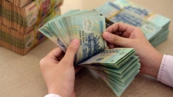 Vì sao người dân ngày càng ít gửi tiền vào ngân hàng?