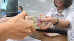 Giảm lãi suất cho vay, ngân hàng và doanh nghiệp ‘dìu nhau’ tránh cú ngã giữa đại dịch Covid-19