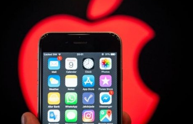 Apple trở thành công ty Mỹ đầu tiên có giá trị nghìn tỷ USD