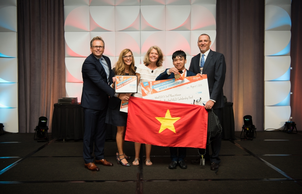 Nam sinh lớp 10 giành Huy chương Đồng Vô địch Tin học Văn phòng Thế giới