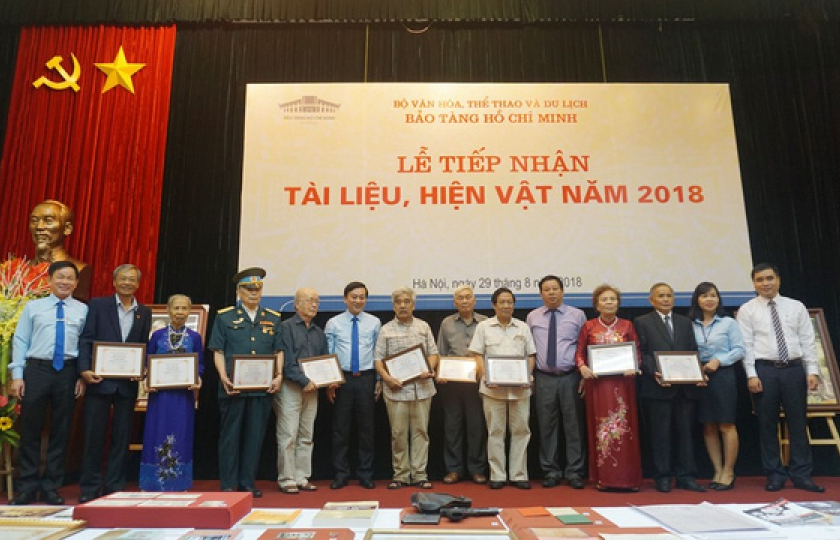 Bảo tàng Hồ Chí Minh tiếp nhận nhiều hiện vật quý về Bác Hồ