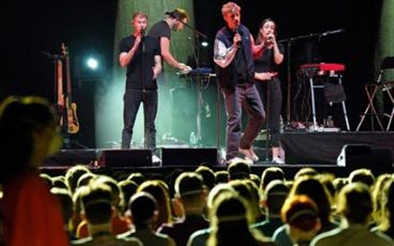 duc-to-chuc-hoa-nhac-dong-nguoi-de-danh-gia-nguy-co-lay-lan-covid-19