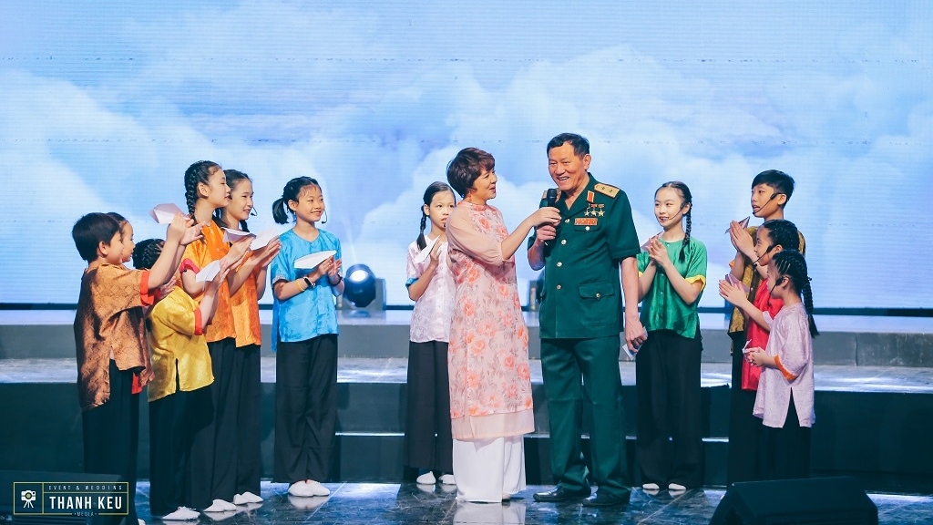 Quán thanh xuân tháng 8: Ký ức bầu trời