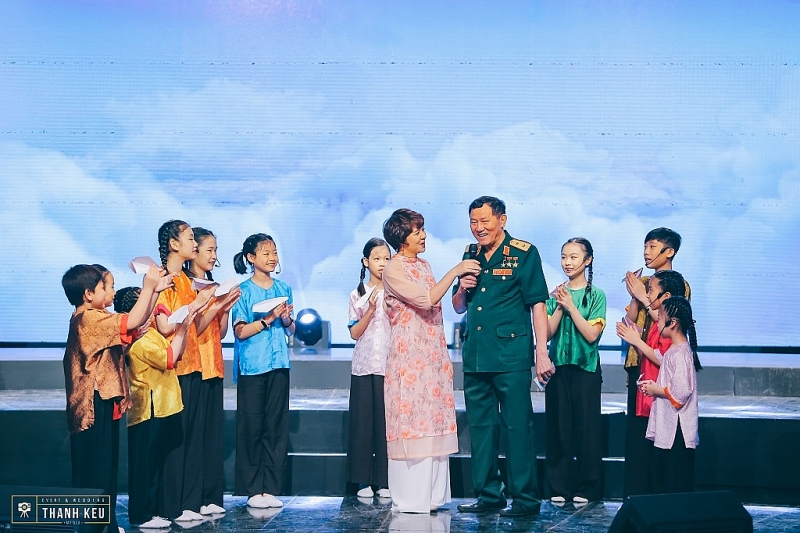 Quán thanh xuân tháng 8: Ký ức bầu trời Quán thanh xuân tháng 8: Ký ức bầu trời