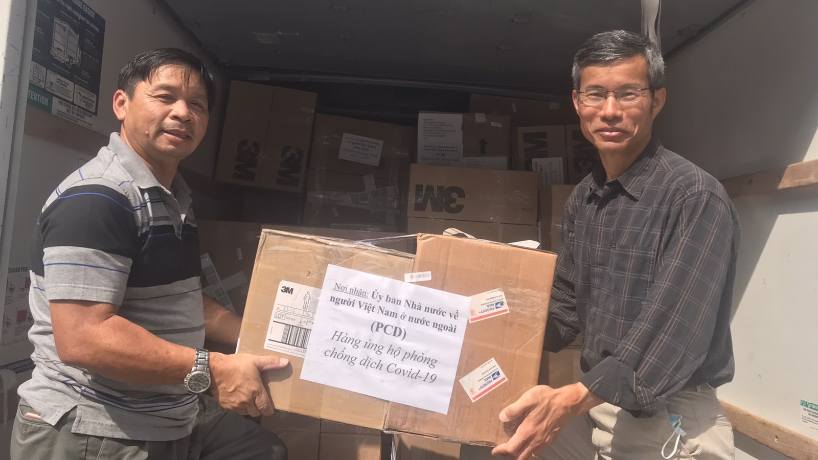 Đưa hơn 6 tấn trang thiết bị, vật tư y tế do kiều bào ủng hộ từ Hoa Kỳ về nước