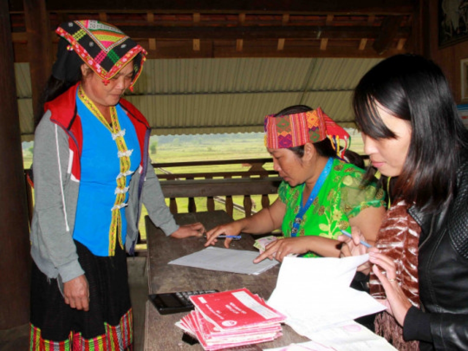 tai chinh vi mo la don bay giup phu nu thoat ngheo