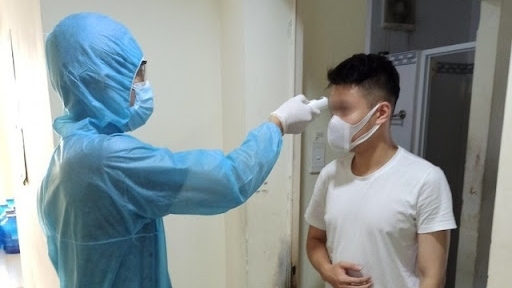 Khi cách ly, điều trị tại nhà, F0 nhất định phải chuẩn bị đủ 7 vật dụng này