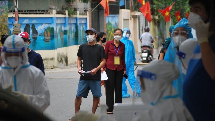 Ngày 2/9, thêm 13.197 ca mắc Covid-19, 6.443 ca nặng, Hà Nội tiếp tục di dời người dân ở ổ dịch Thanh Xuân Trung