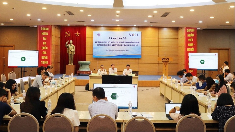 Xây dựng và phát huy vai trò của đội ngũ doanh nhân Việt Nam thời đại CMCN 4.0