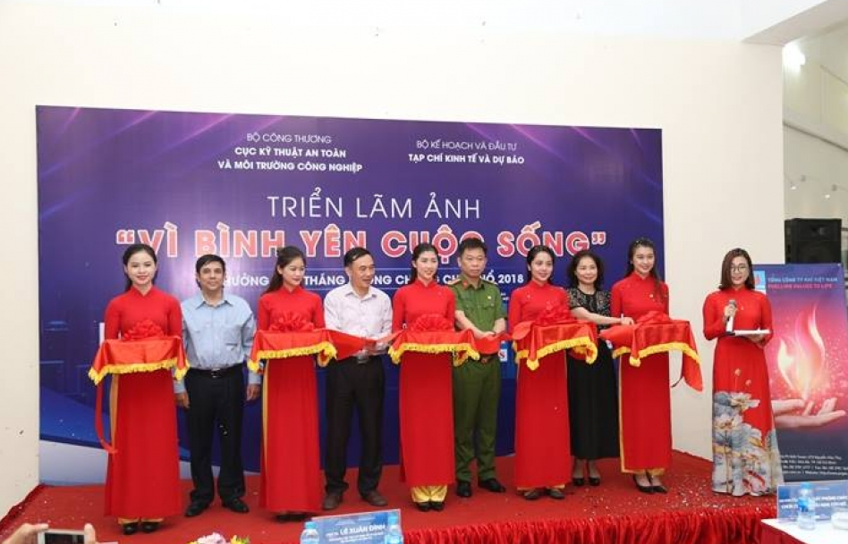 Khai mạc Triển lãm ảnh về phòng chống cháy nổ “Vì bình yên cuộc sống”