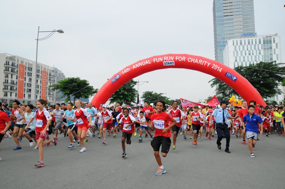 Đại sứ Anh tại Việt Nam chạy bộ gây quỹ từ thiện dai su anh tai viet nam chay bo gay quy tu thien