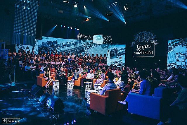 quan thanh xuan thang 10 nho ve mot the ky thu tay