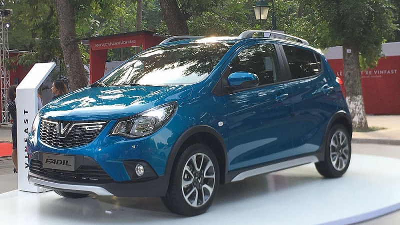 Cuộc đua kích cầu lớn nhất trong năm: Các hãng xe ồ ạt tặng phí trước bạ