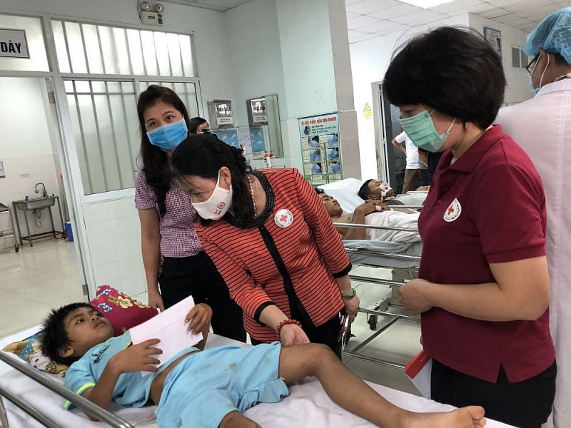 Hỗ trợ gần 2,6 tỷ đồng cứu trợ khẩn cấp các gia đình bị thiệt hại do bão số 9