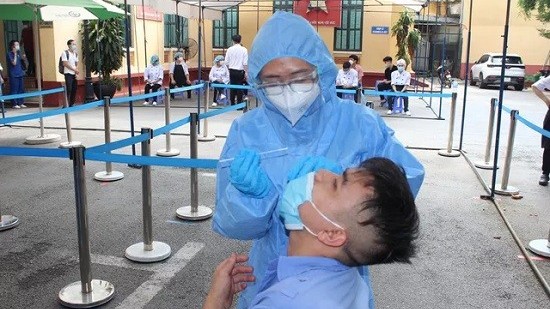 Tin Covid-19 tối 1/10: Gần 7.000 ca mắc mới; thêm 3 tỉnh có người nhiễm liên quan đến Bệnh viện Việt Đức; TP. Hồ Chí Minh ra đường phải có mã QR