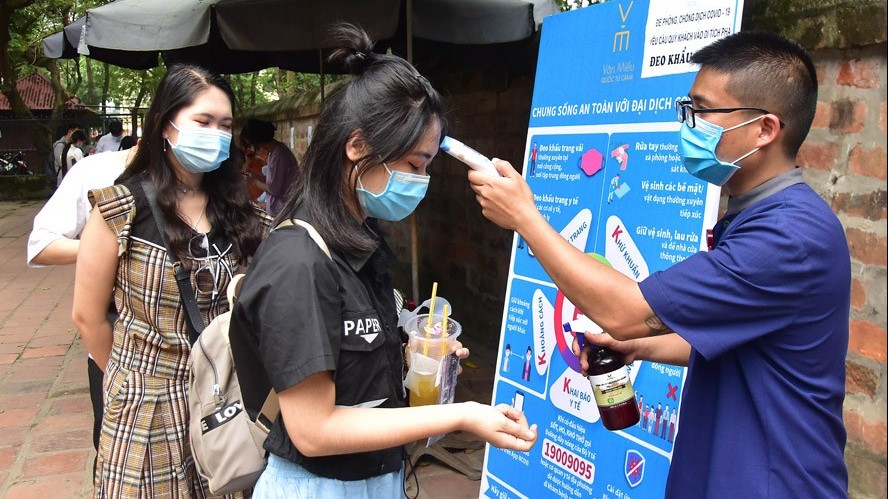 Covid-19 sáng 31/10: 50 tỉnh thành có dịch, phát hiện nhiều ca F0 trong trường học, xu thế du lịch ‘không chạm’